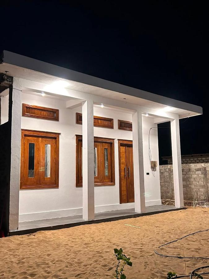Aaro Villa - Whole House, Quiet, Near to the Surf - B&B Arugam Bay