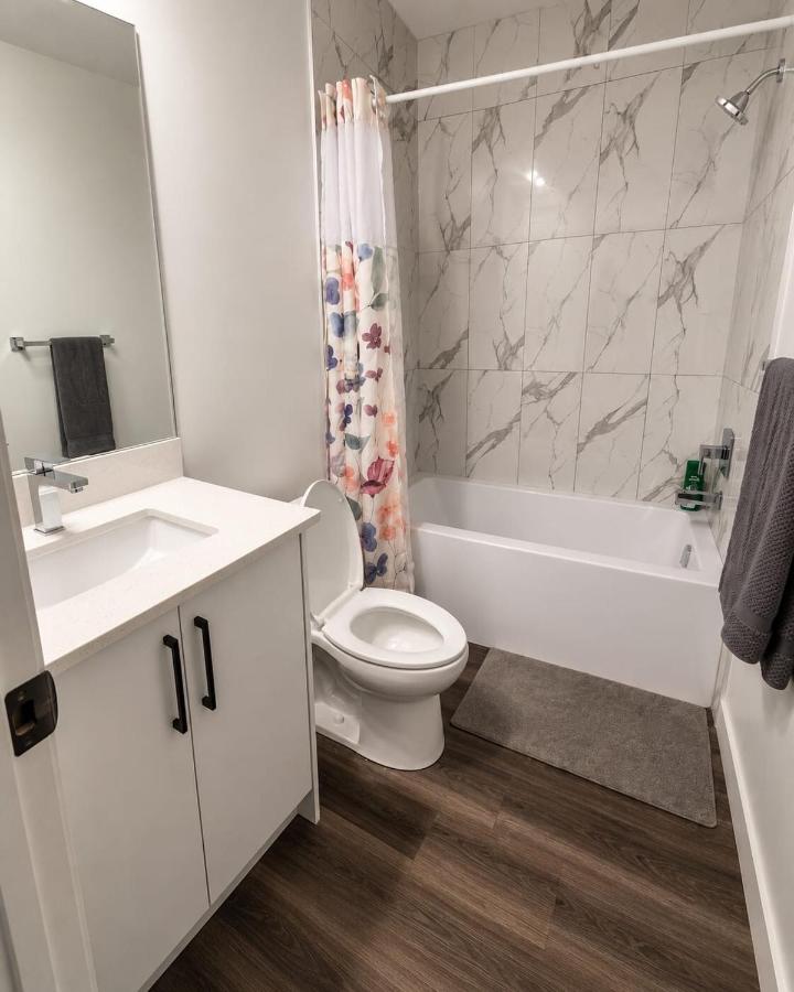 Elegant West Edmonton Escape - B&B Edmonton