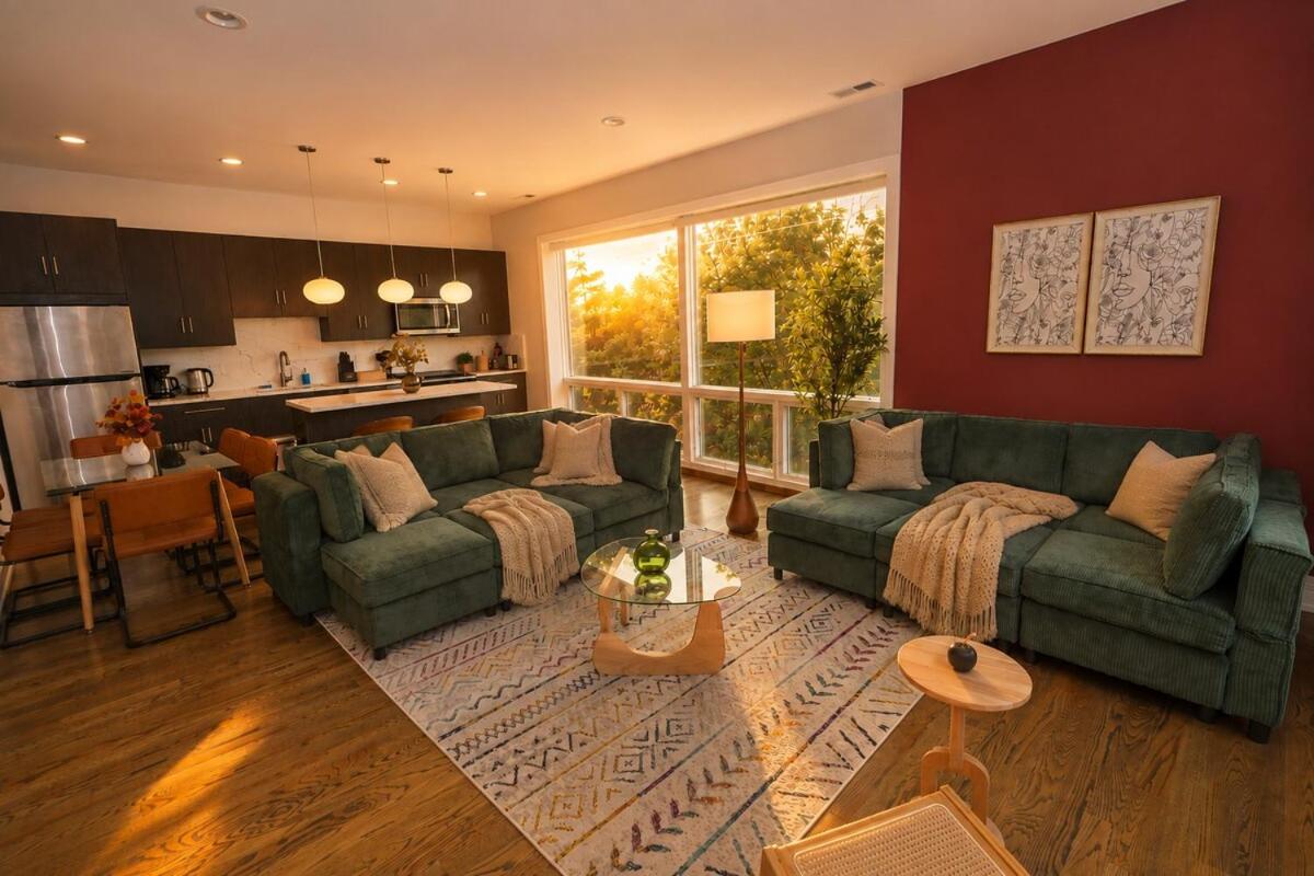 Little Italy 4BR Retreat with Optional Parking - B&B Chicago