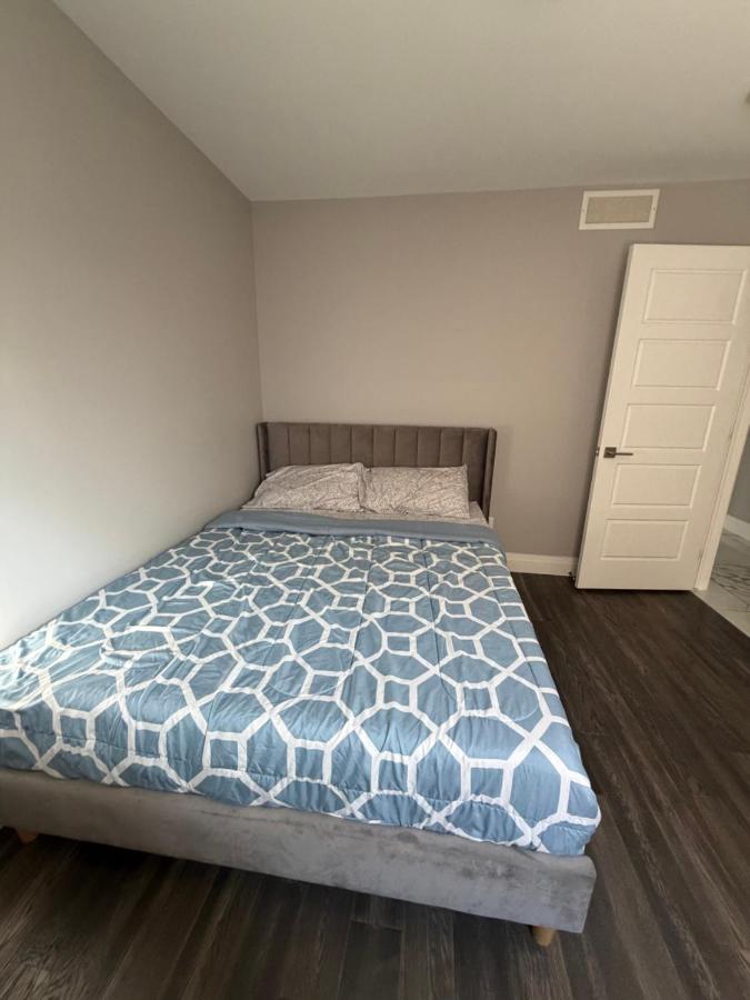 Private room with shared washroom - Ferienwohnung Windsor