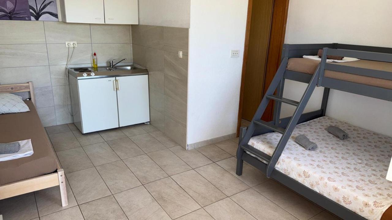 Studio Apartment Sanja 2 - Bed and Breakfast Neum