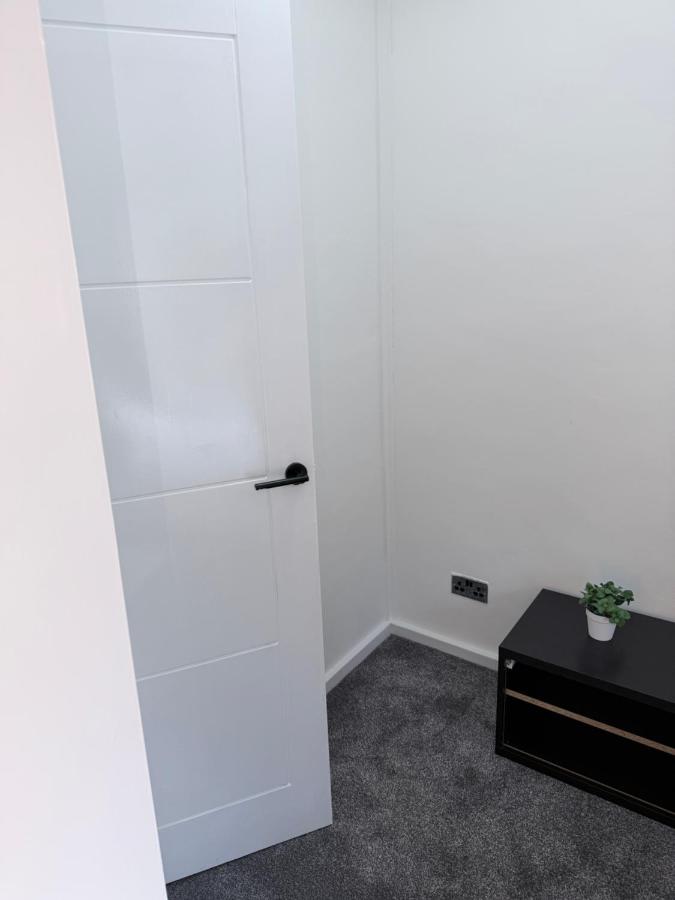 Ashley Nikky - B&B Manchester