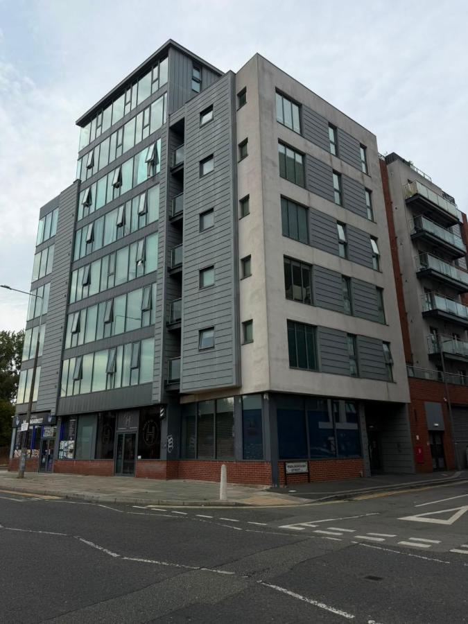 2-Bed City View with Balcony Liverpool by StaySavvy Accommodation - B&B Liverpool