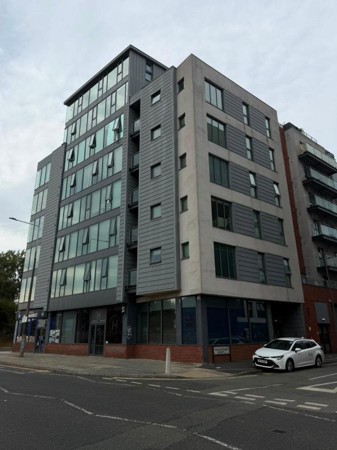 2-Bed City View with Balcony Liverpool by StaySavvy Accommodation - B&B Liverpool
