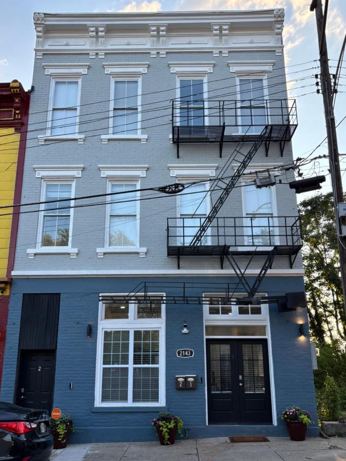 King Beds, Courtyard Bar, Minutes to TQL & OTR - Bed and Breakfast Cincinnati