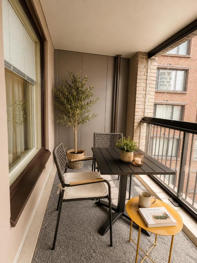 Nordic Nest- Modern Studio w Balcony Near Metro - B&B Helsinki