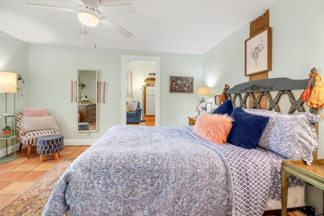 Hillsedge Haciendas - La Casita - B&B Wimberley