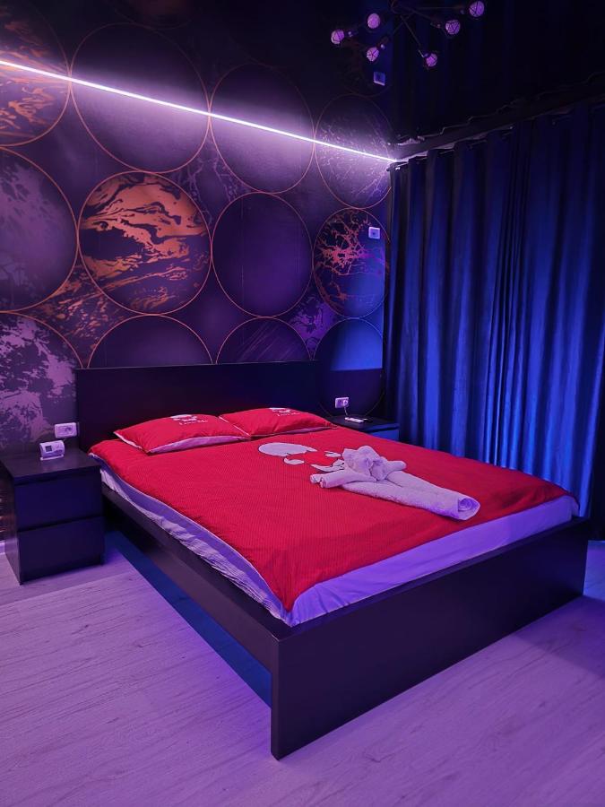 SECRET JACUZZl & LOVE - B&B Bucharest