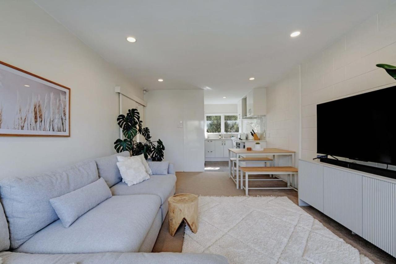Classic Greenlane Unit with Parking and Air-Con - B&B Auckland
