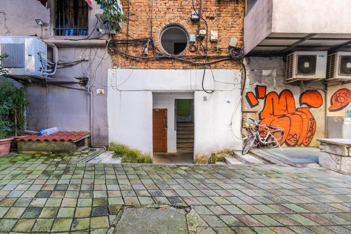 Studio Verde Tirana Center - Chambres d'hôtes Polisi i Vogël