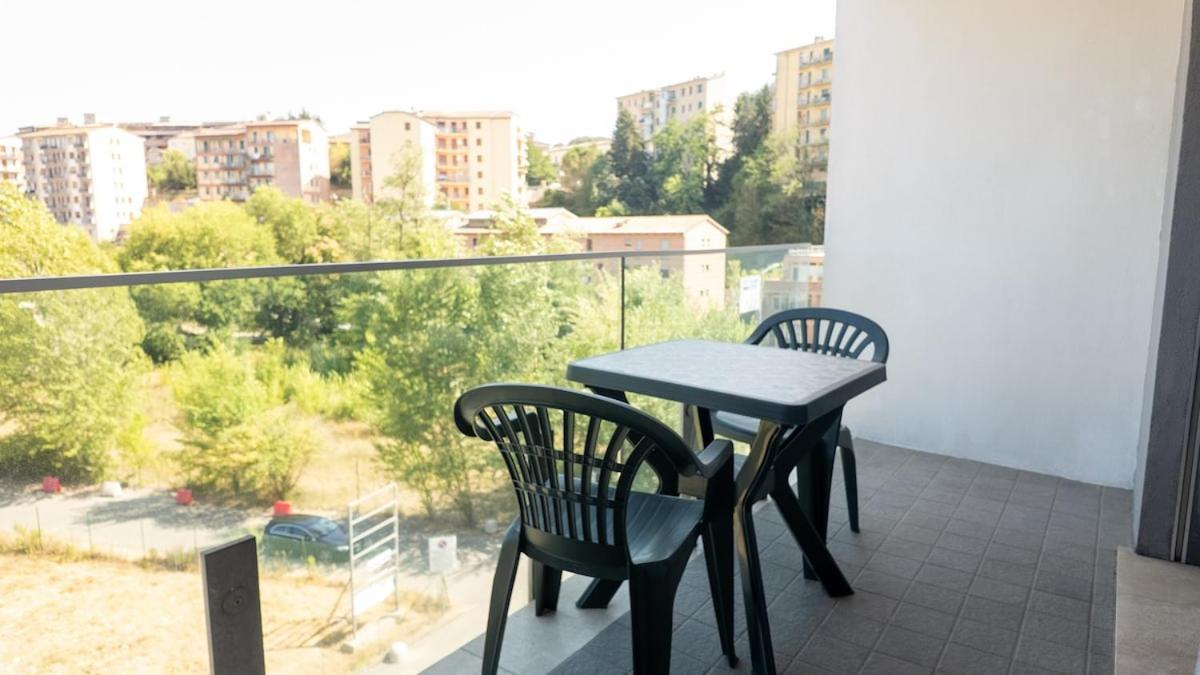 Monolocale Moderno con Balcone - Parcheggio - AC - Ferienwohnung Siena