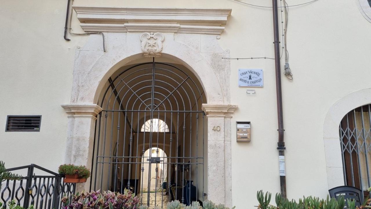 Casa Vacanze Sotto il Castello - B&B Capestrano