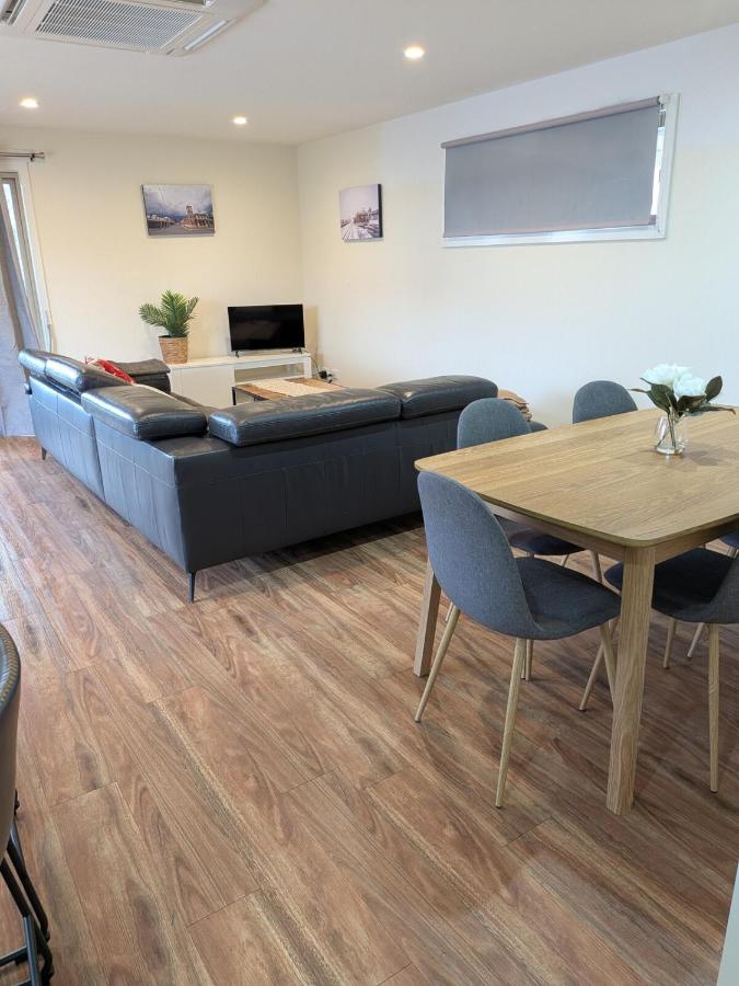 Country getaway in the heart of it all! Rear - B&B Blayney