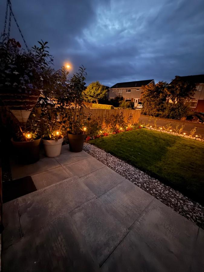 Duneden, 2 bedroom house with parking & gardens - B&B Falkirk