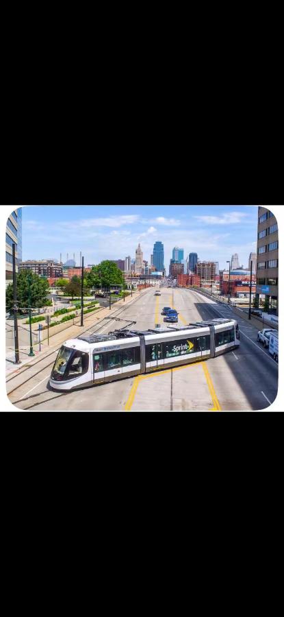 Cozy KC Duplex 1BR Retreat Near Downtown - Chambres d'hôtes Kansas City