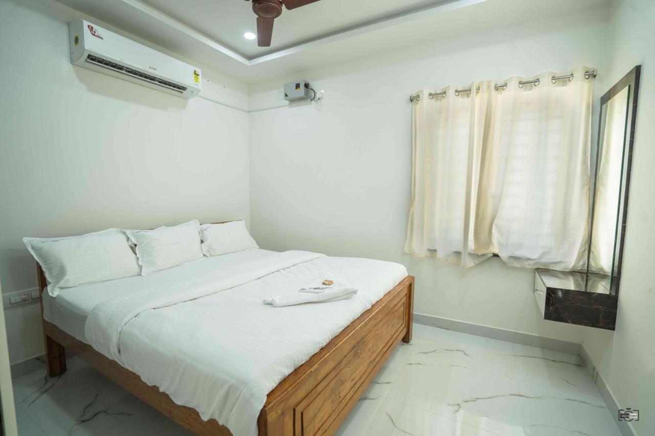 Tirupati Balaji Homestay -Free Breakfast-Free pickup & Drop from busstand, Railway station Free Wi-Fi,Near padmavathi Temple,Near by A2B,PS4,Orion Restaurants - Bed and Breakfast Tirupati