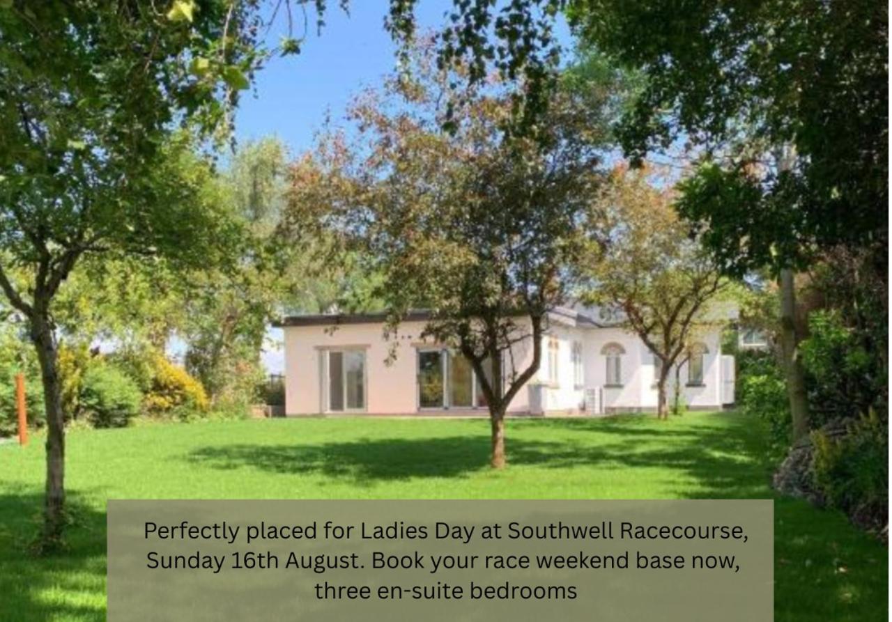 Crossing Cottage Sleeps 6 Parking, Family & Contractors Newark - Chambres d'hôtes Staythorpe