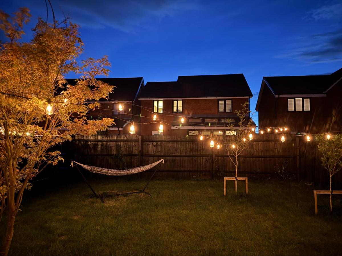 Modern, design-led 3 bedroom detached house - B&B Burton-on-Trent