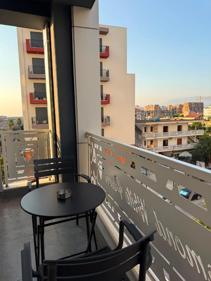 Aura Apartments - Bed and Breakfast Kamëz