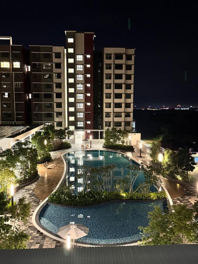 KLIA KLIA 2 SIC Homestay HaananN at Arena Residence 2 Pool Gym WiFi Netflix - Chambres d'hôtes Sepang