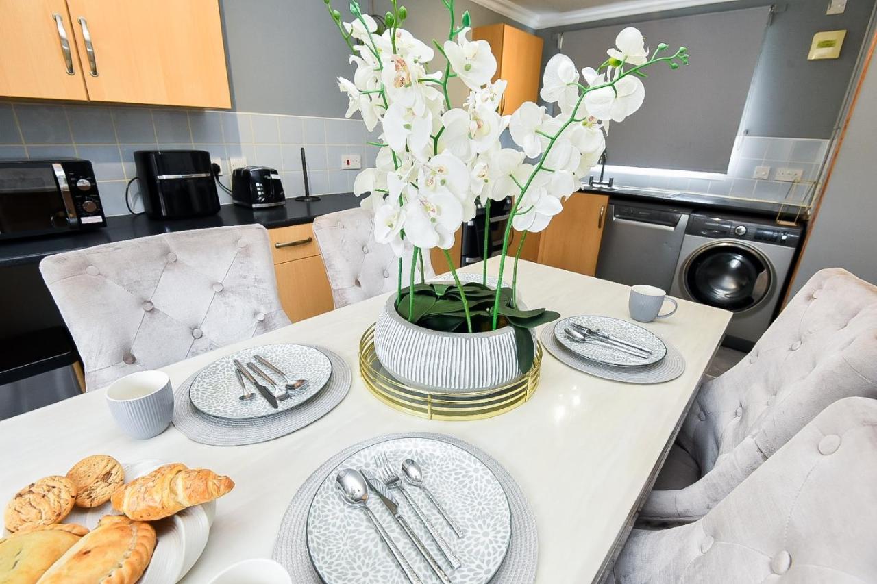 House Sleeps 7 with Parking - Ferienwohnung Northampton