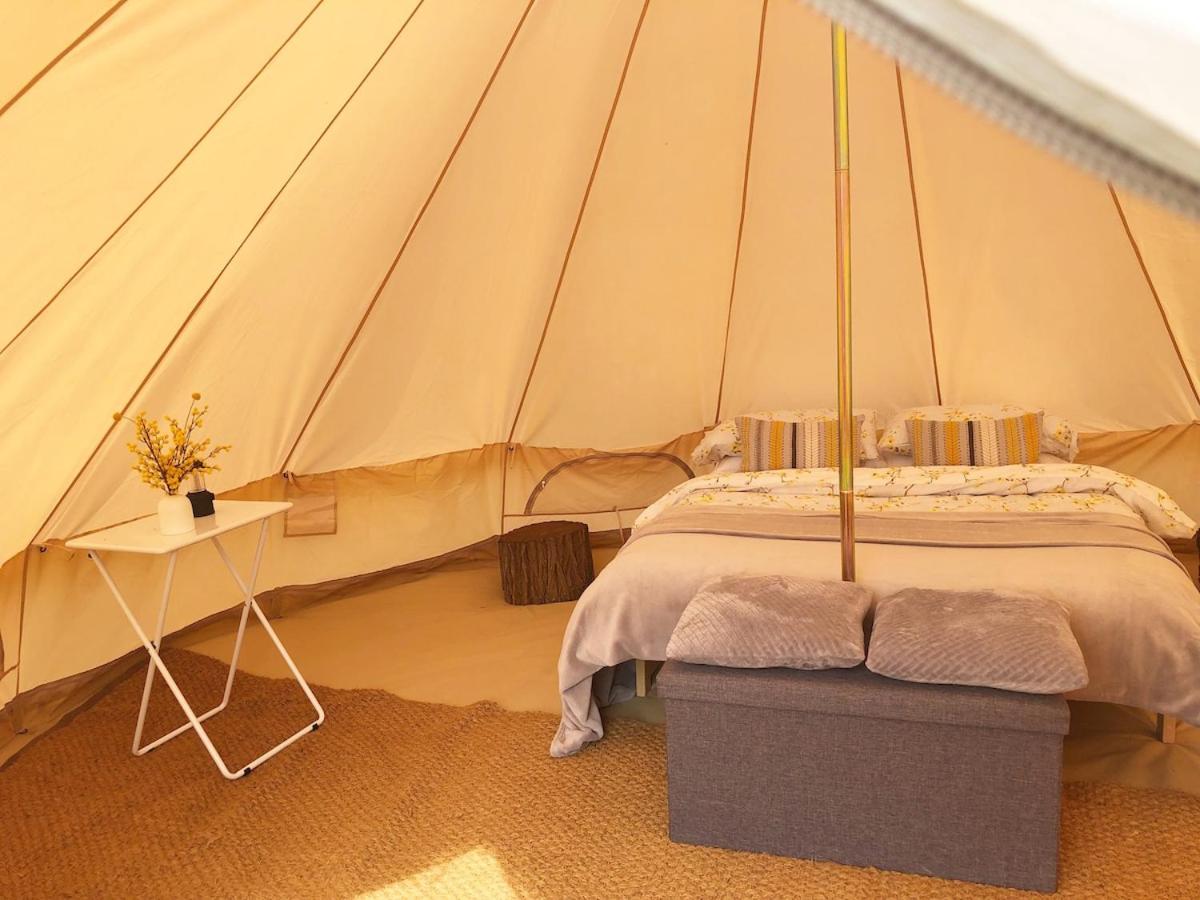 Oxford Countryside Bell Tent at Valley Farm - Chambres d'hôtes Oxford