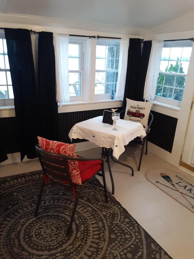 Charlie's Perch -Charming Lakewood Cottage - B&B Madison