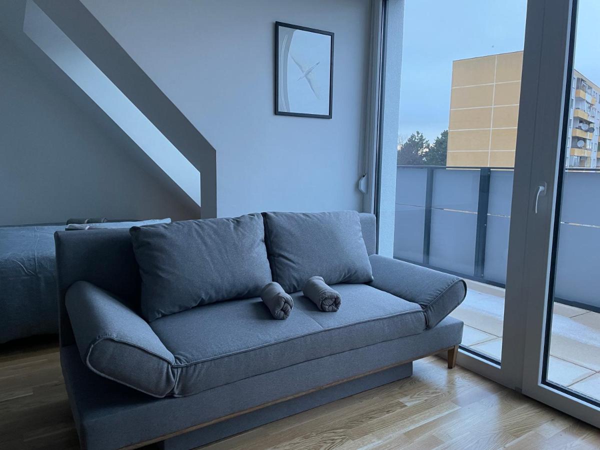 Modern Rooftop Apartment with Balcony & Free Parking - B&B Vienna