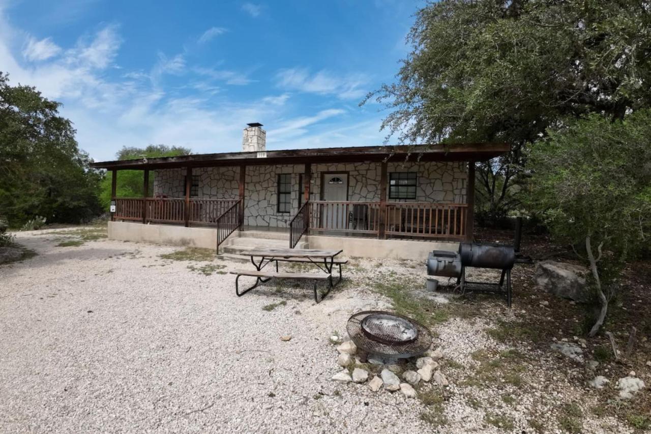 Cherokee Oaks - Frio River Haven - B&B Concan