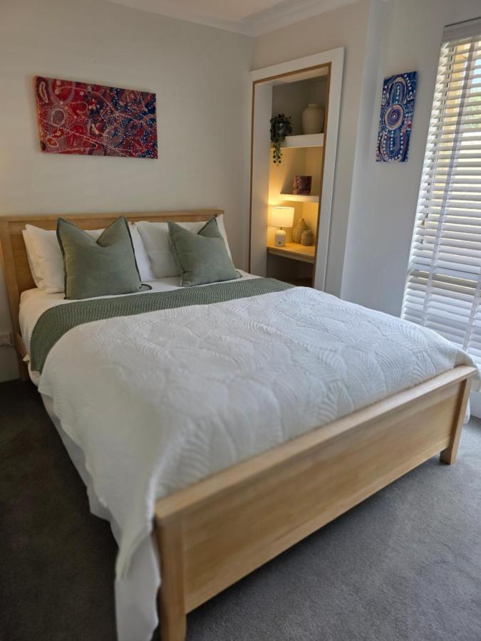 Queen bed apartment- No sharing, your very own space - Bed and Breakfast Quinns Rocks