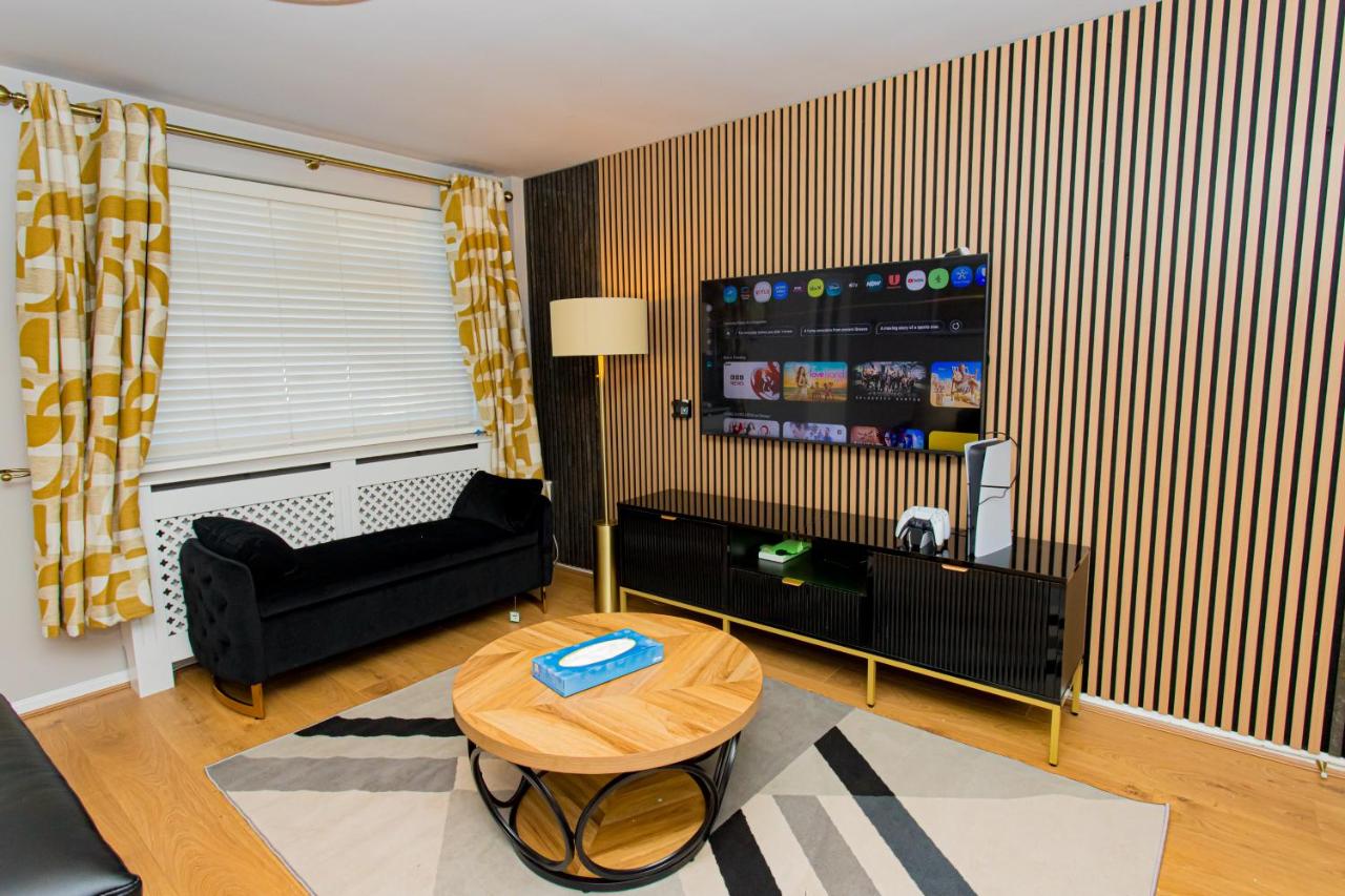 The Cheshire Abode- Central Warrington- Sleeps 5- Near Stadium, Train Stations - Chambres d'hôtes Warrington