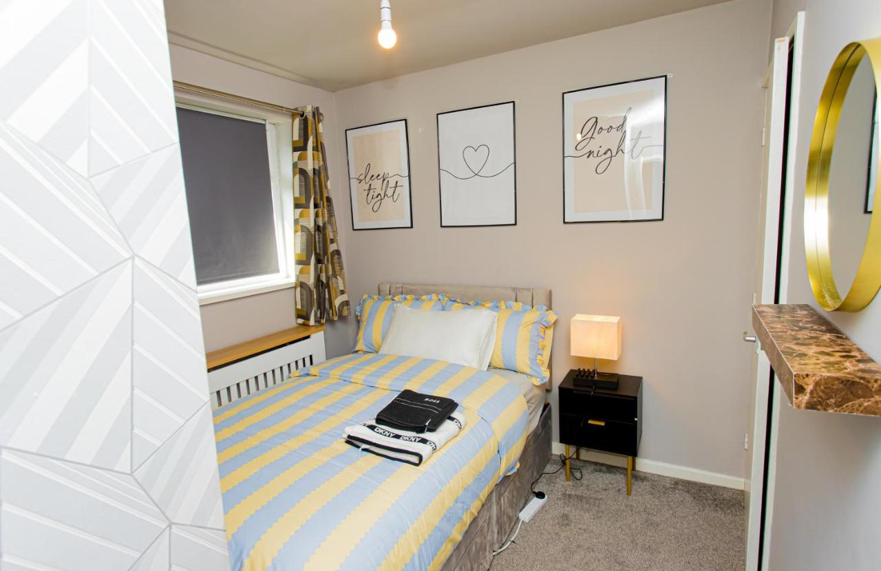 The Cheshire ABode- Central Warrington- Stadium, Station Access- Sleeps 5 - B&B Warrington