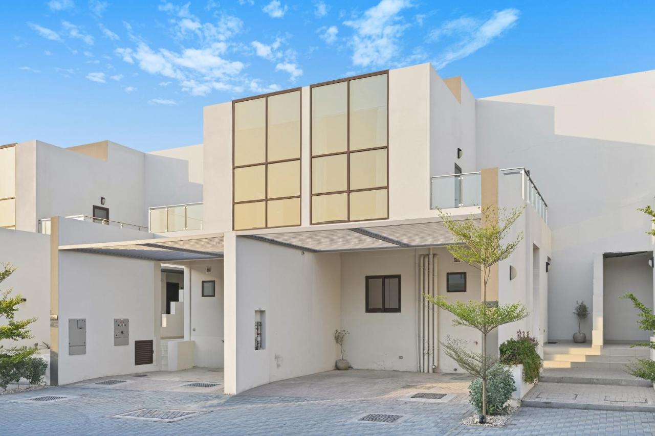 Luxury 5BR Townhouse with Private Pool, MBR City - Chambres d'hôtes Dubaï