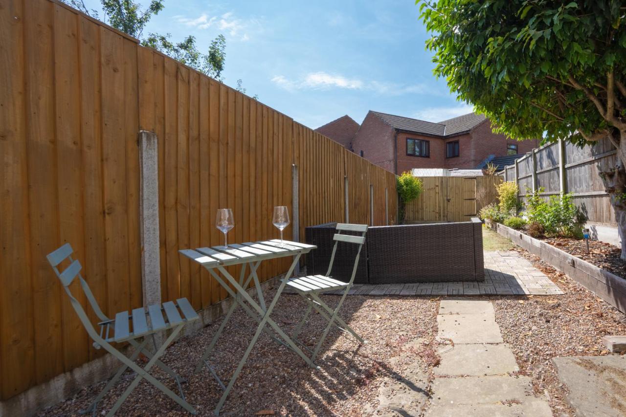 The Painted Terrace - Peaceful Home In Calow Near The Royal Hospital - Ferienwohnung Chesterfield