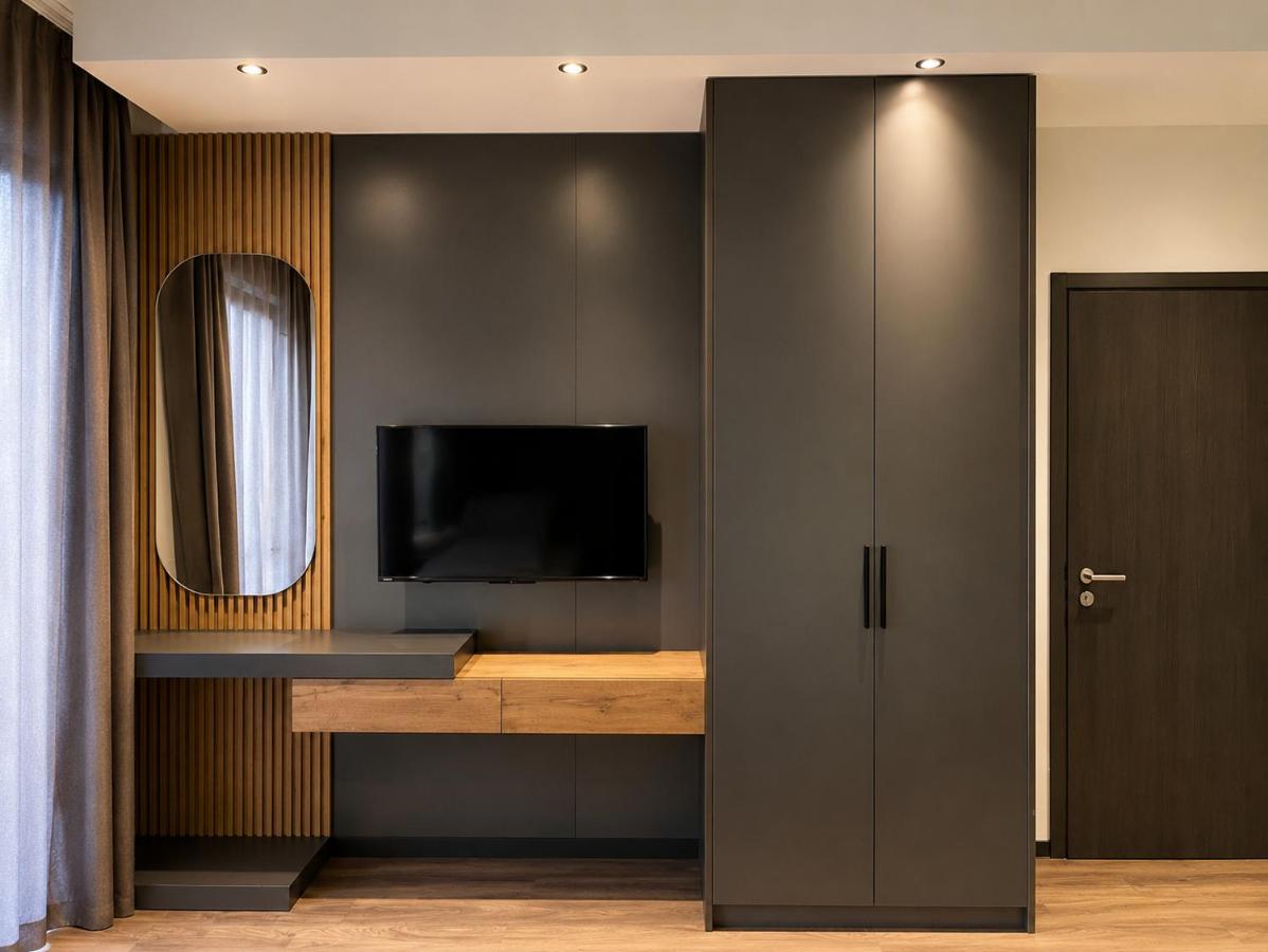 One-Bedroom Apartment with Terrace