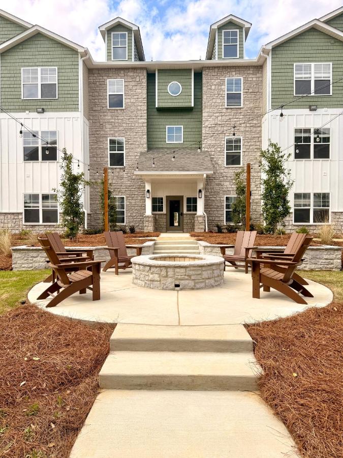 StarkVilla - The Perfect Location! - B&B Starkville