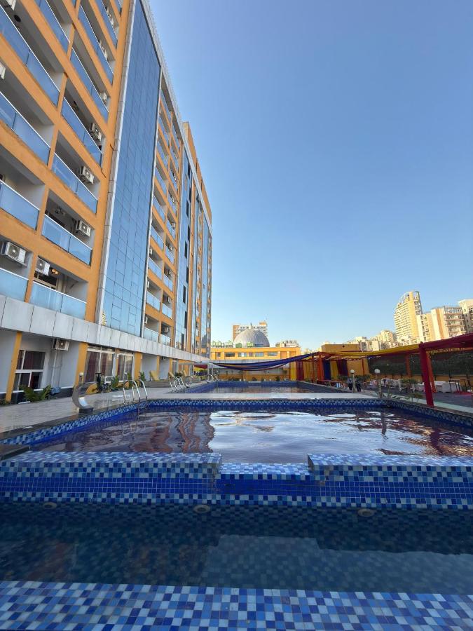 Luxurious 1BHK with Balcony Garden & City View - B&B Noida