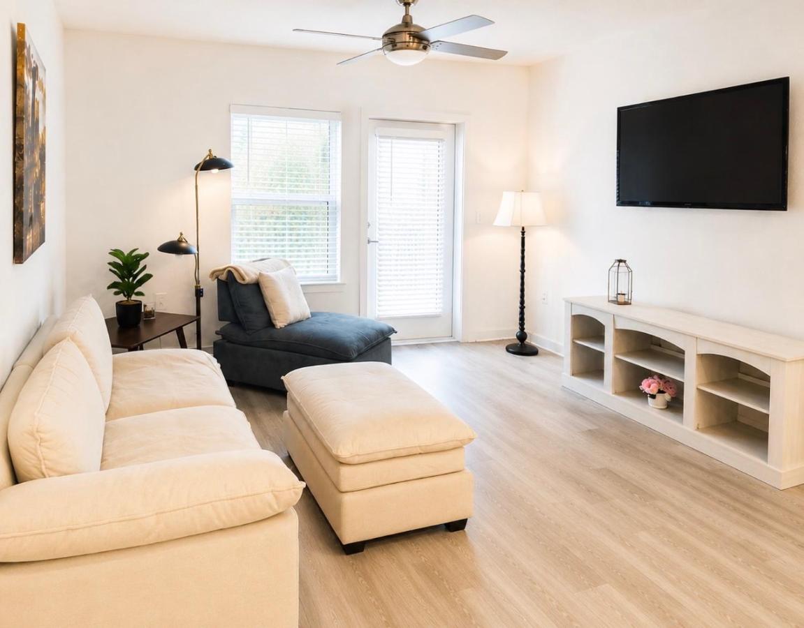 Corporate Luxe 2BR 2BA Apartment with Serene Water View 5 min from JAX Airport - Ferienwohnung Jacksonville