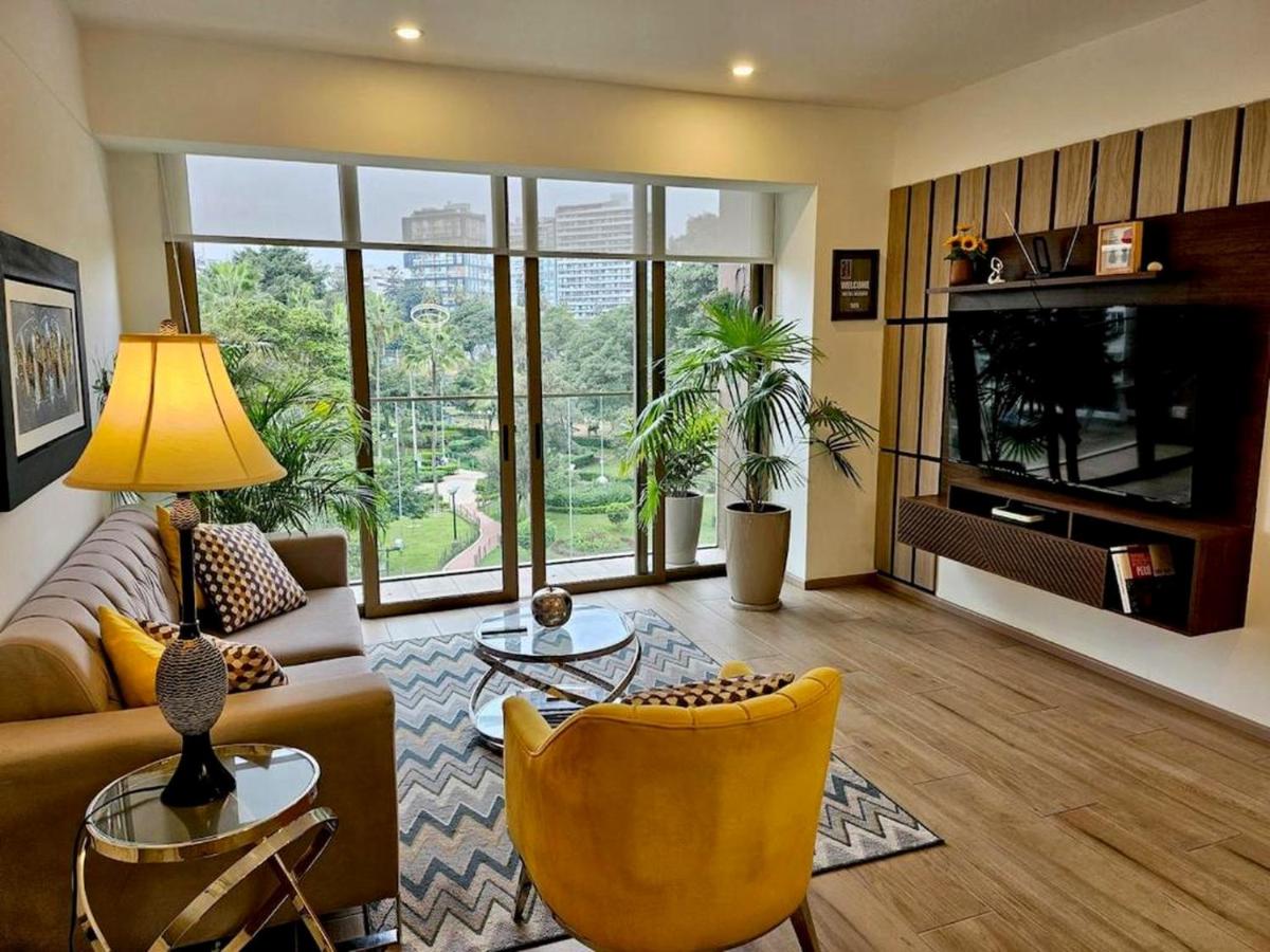 Luxury Barranco Apartment Rooftop Pool Gym 3 Balconies Partial Ocean View - Bed and Breakfast Lima
