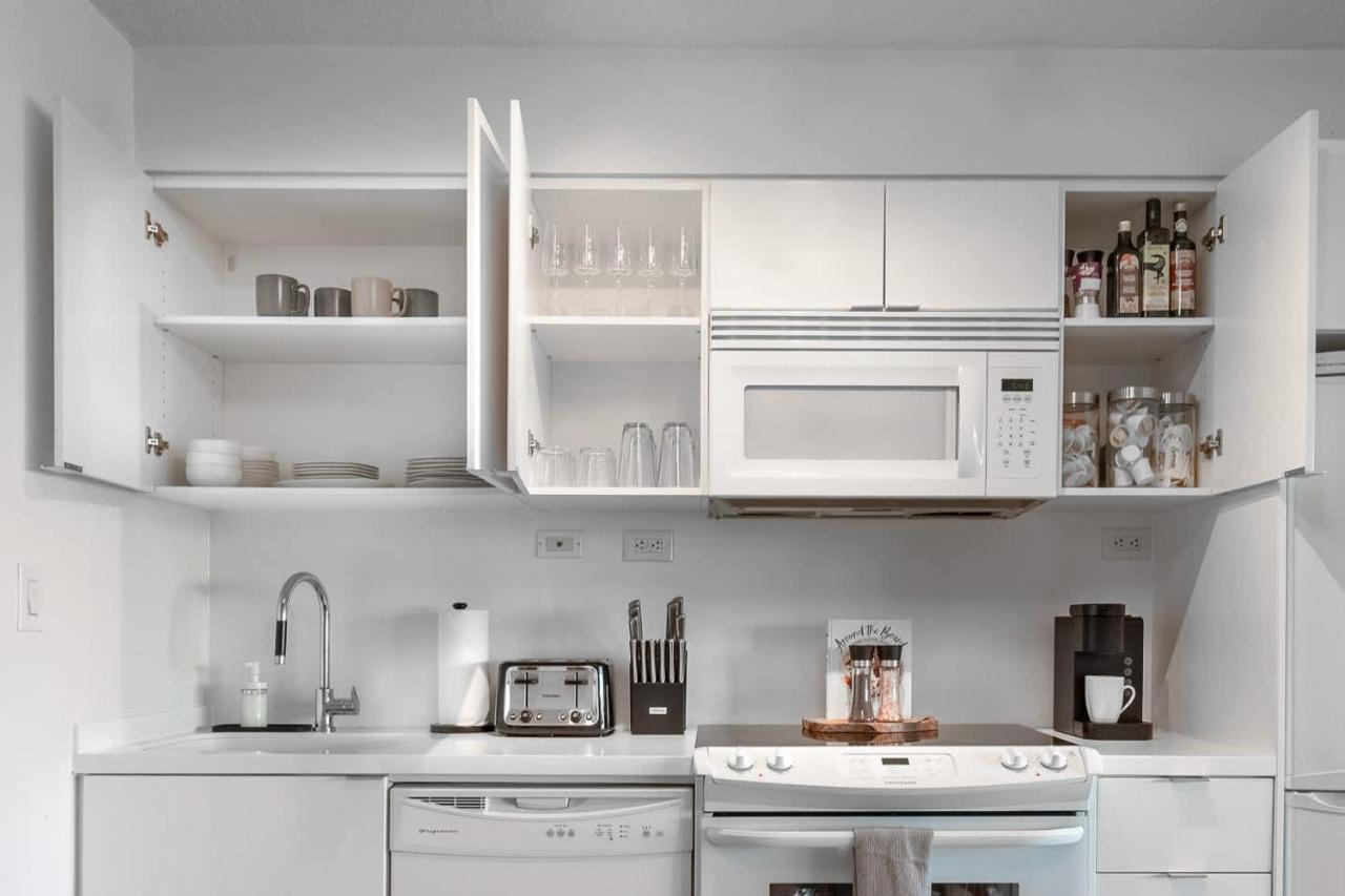 Spacious Retreat Luxe 3BR Condo with City Views - B&B Toronto
