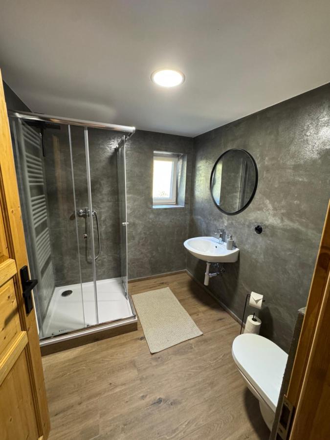 Camera Doppia con Letti Singoli con Bagno Privato 