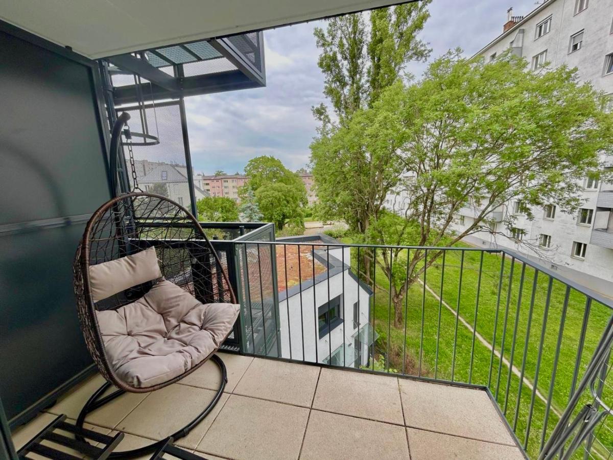Modern Danube Apartment with Balcony & Free Parking - B&B Vienna
