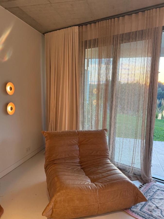 One-Bedroom Apartment with Lake View