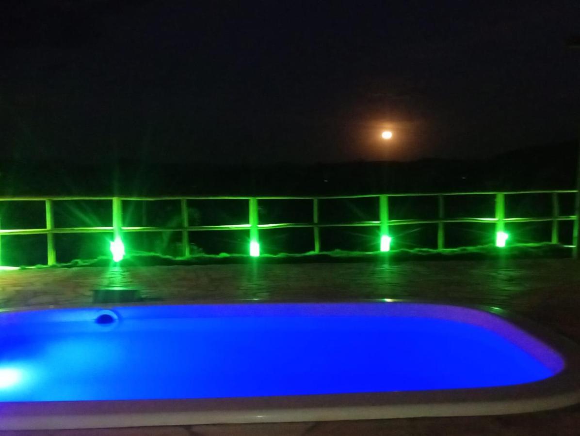 Chalé Master - Banheira de Hidromassagem - Área Gourmet e Piscina Privativos - B&B Capitólio