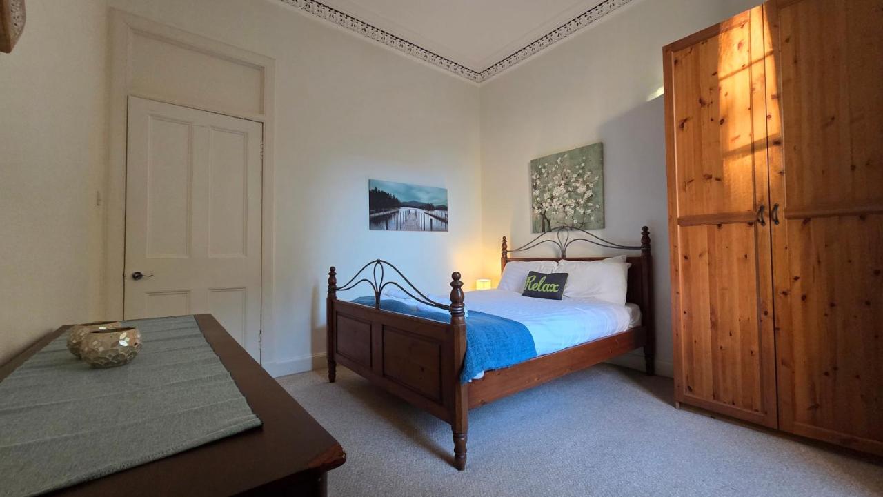 Buccleuch Place Residence, off George Square, Sleeps 4 - Chambres d'hôtes Édimbourg
