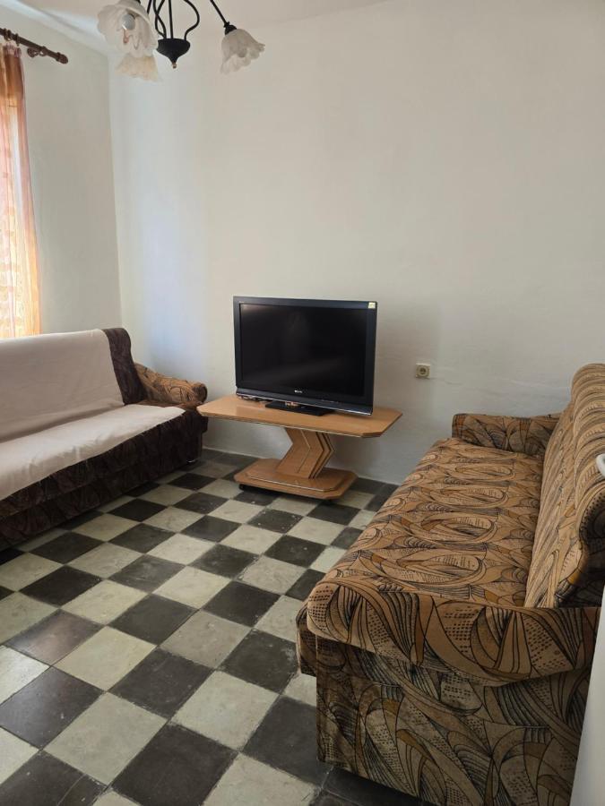 Gilda Cozy Apartment, in the center of Lushnje - B&B Lushnje