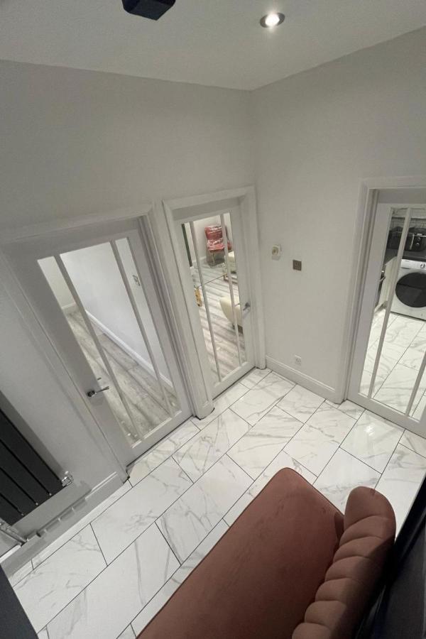 House Sleeps 7 - Free Parking & WiFi - Ferienwohnung London