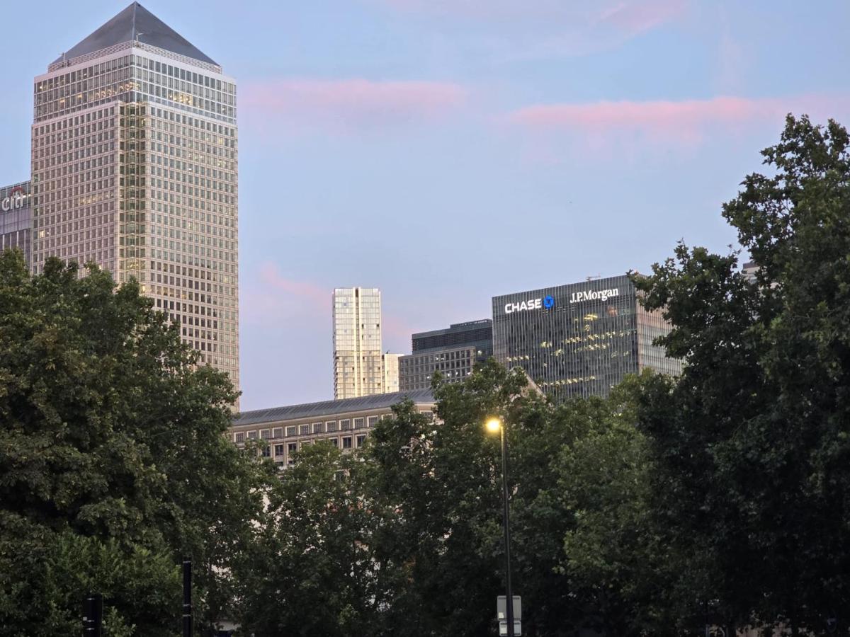 Cosy Lux Stay 20 minutes walk to Canary Wharf - Sleeps 6 - B&B London