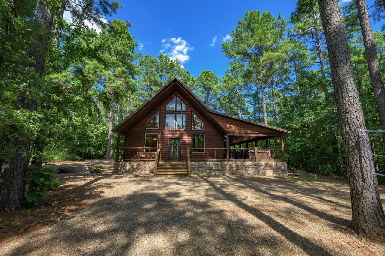 Creekside Luxury Retreat-Serene Views & Family Fun - Bed and Breakfast Broken Bow