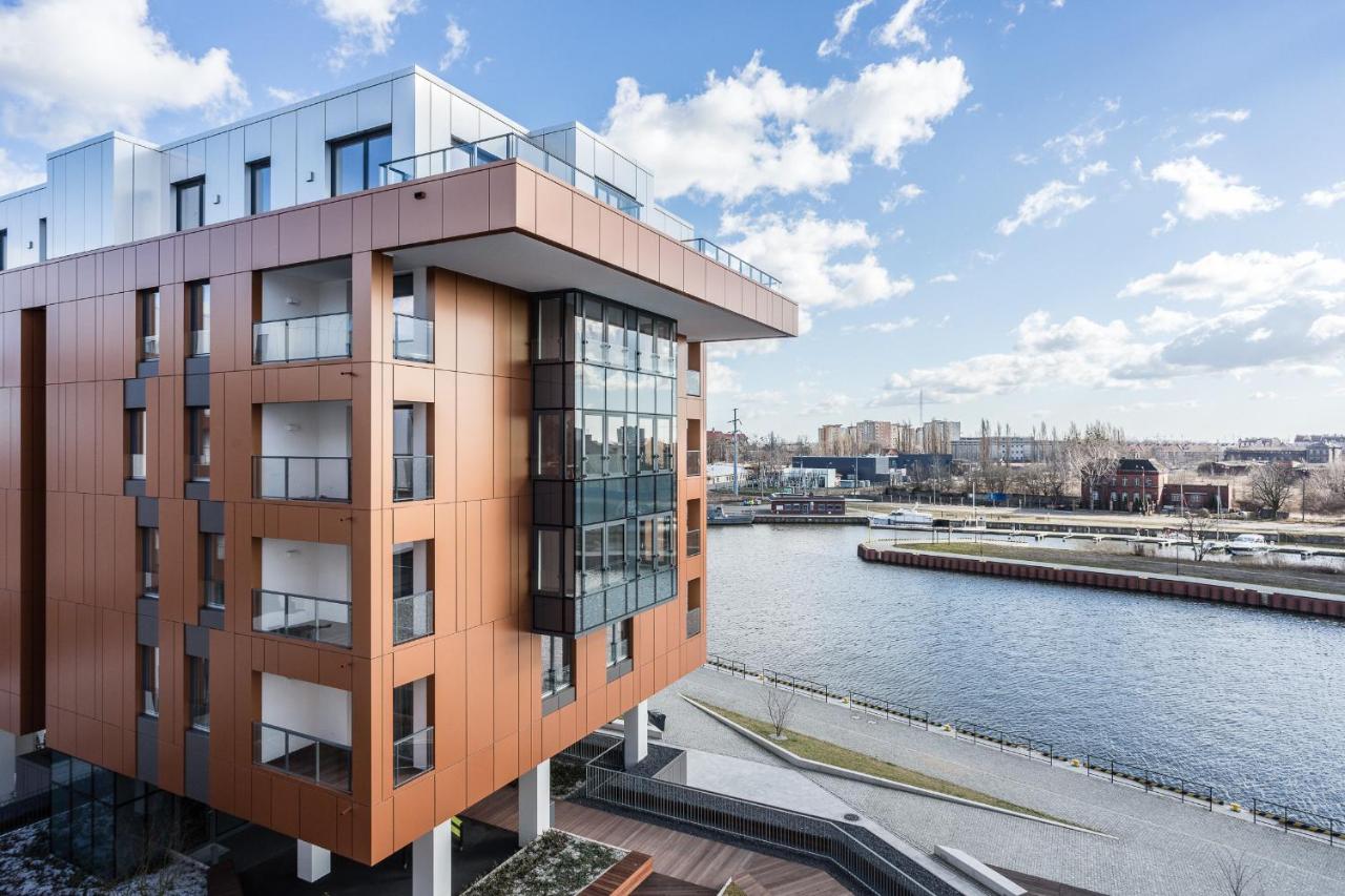 Luxury One-Bedroom Apartment with Balcony and River View 2/34